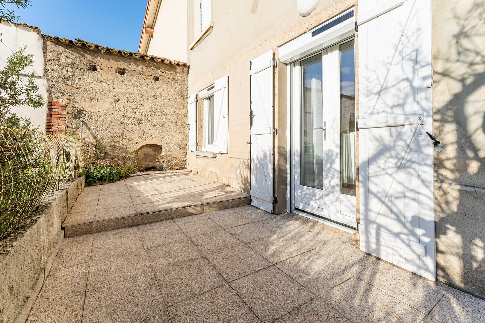 Terrasse plein Sud du Cocoon appartement location AIRBnB Booking Lyon